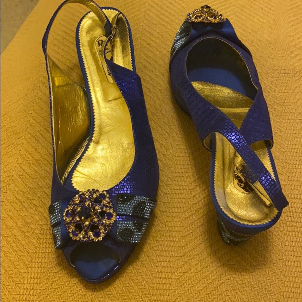 A set of shoe and bag